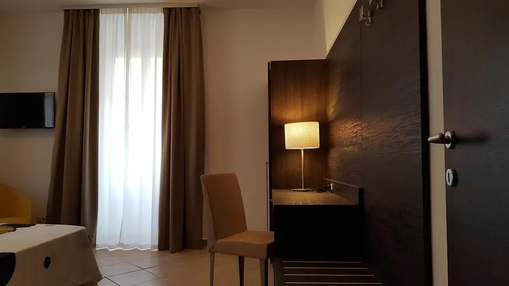 Una Finestra Su Monti Roma