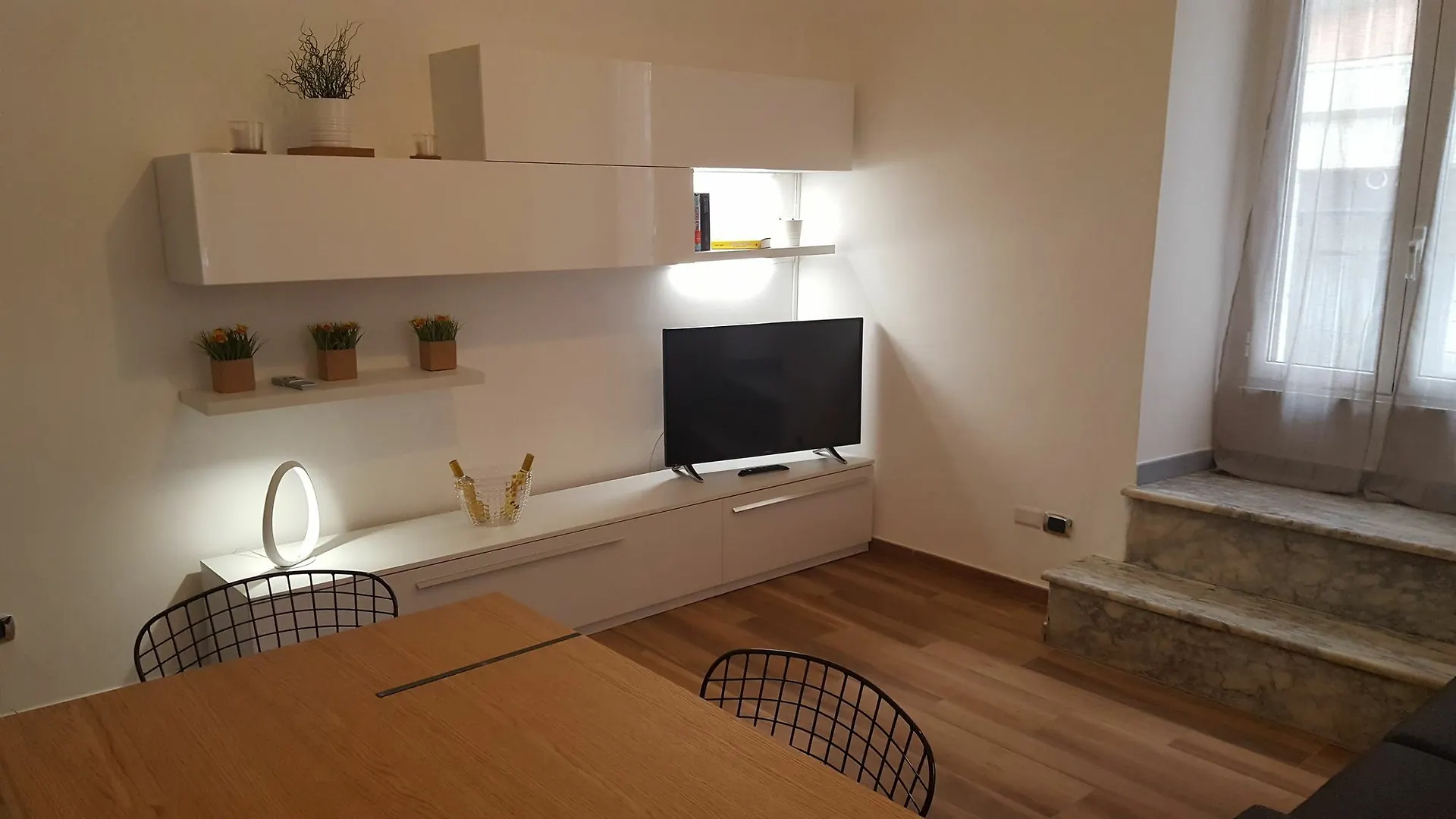 Una Finestra Su Monti Roma 3*,  Italia