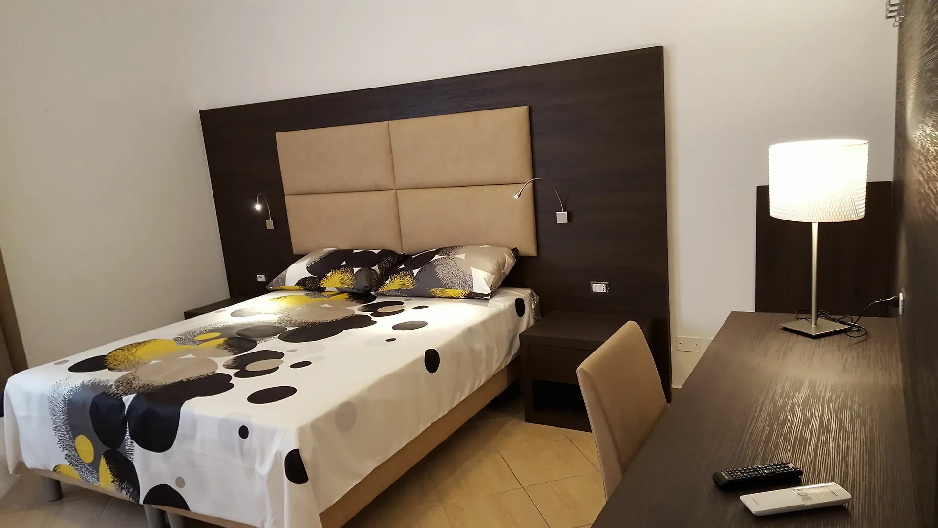 Pensión Una Finestra Su Monti Roma